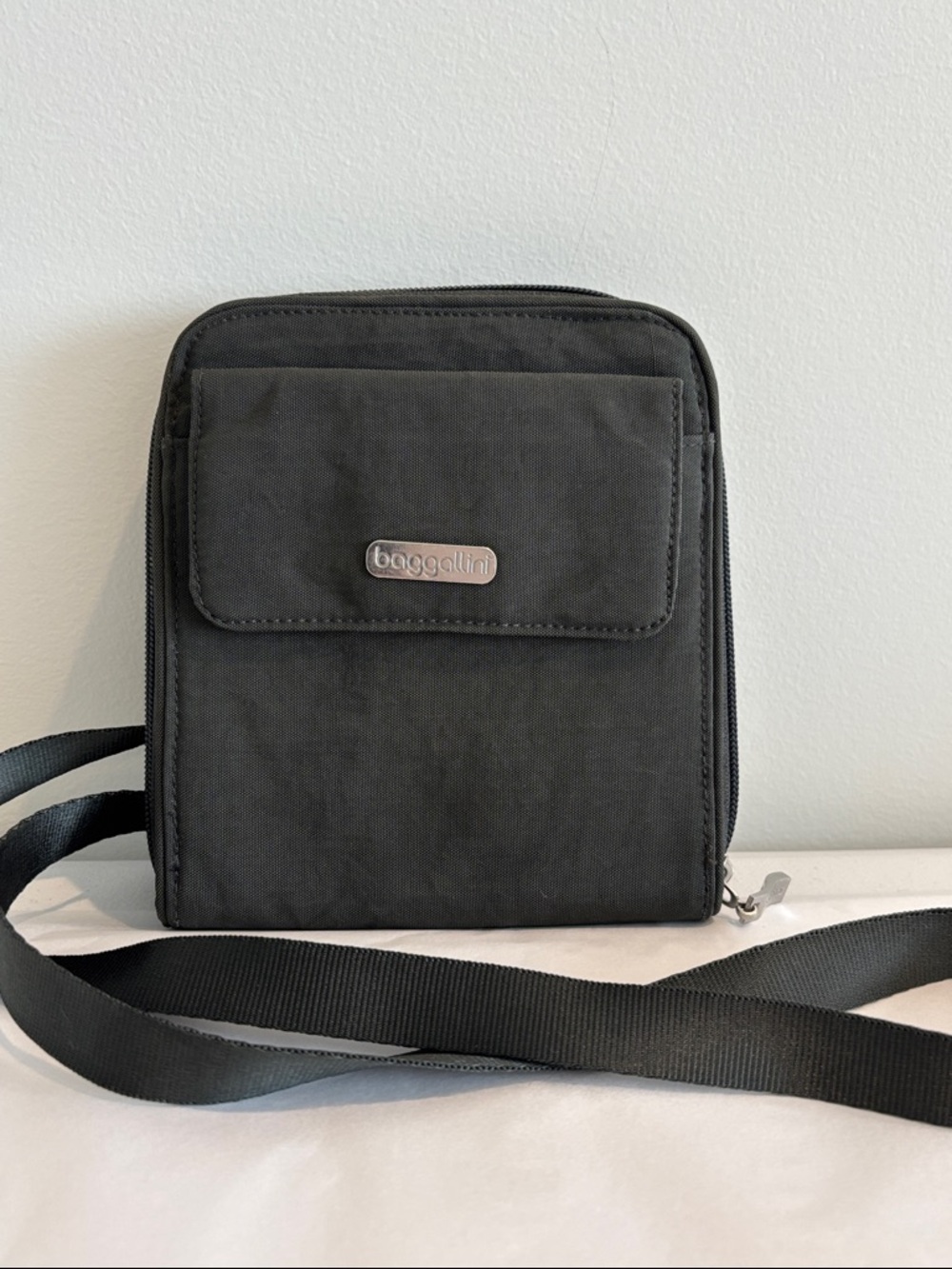 BAGGALLINI RFID nylon crossbody bag dark grey zipper removable adjustable strap